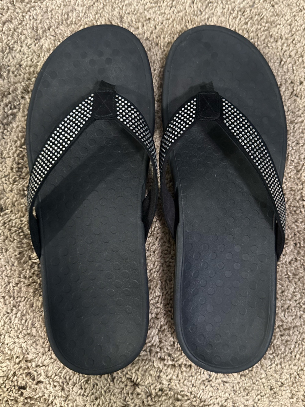 Vionic Women’s Size 11 Black Rhinestone Flip Flop Sandals